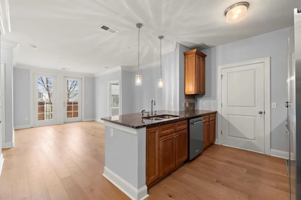 901 Abernathy Road Ne, Sandy Springs, Georgia 30328, 2 Bedrooms Bedrooms, ,2 BathroomsBathrooms,Residential,For Sale,901 Abernathy Road Ne,7536839