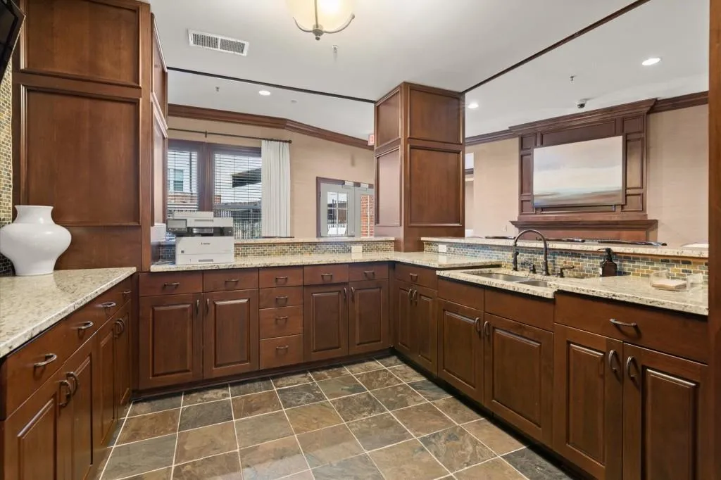 901 Abernathy Road Ne, Sandy Springs, Georgia 30328, 2 Bedrooms Bedrooms, ,2 BathroomsBathrooms,Residential,For Sale,901 Abernathy Road Ne,7536839