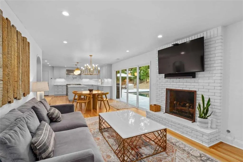 65 Barbara, Atlanta, Georgia 30327, 4 Bedrooms Bedrooms, ,5 BathroomsBathrooms,Residential,Sold,65 Barbara,6944074