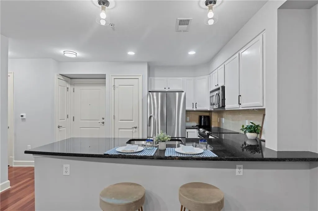 200 River Vista Unit 240, Atlanta, Georgia 30339, 1 Bedroom Bedrooms, ,1 BathroomBathrooms,Residential,For Sale,200 River Vista Unit 240,7754130
