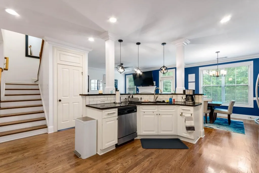 8055 Glisten Avenue, Sandy Springs, Georgia 30328, 3 Bedrooms Bedrooms, ,3 BathroomsBathrooms,Residential,Sold,8055 Glisten Avenue,7079685 8055 Glisten Avenue, Sandy Springs, Georgia 30328, 3 Bedrooms Bedrooms, ,3 BathroomsBathrooms,Residential,Sold,8055 Glisten Avenue,7079685