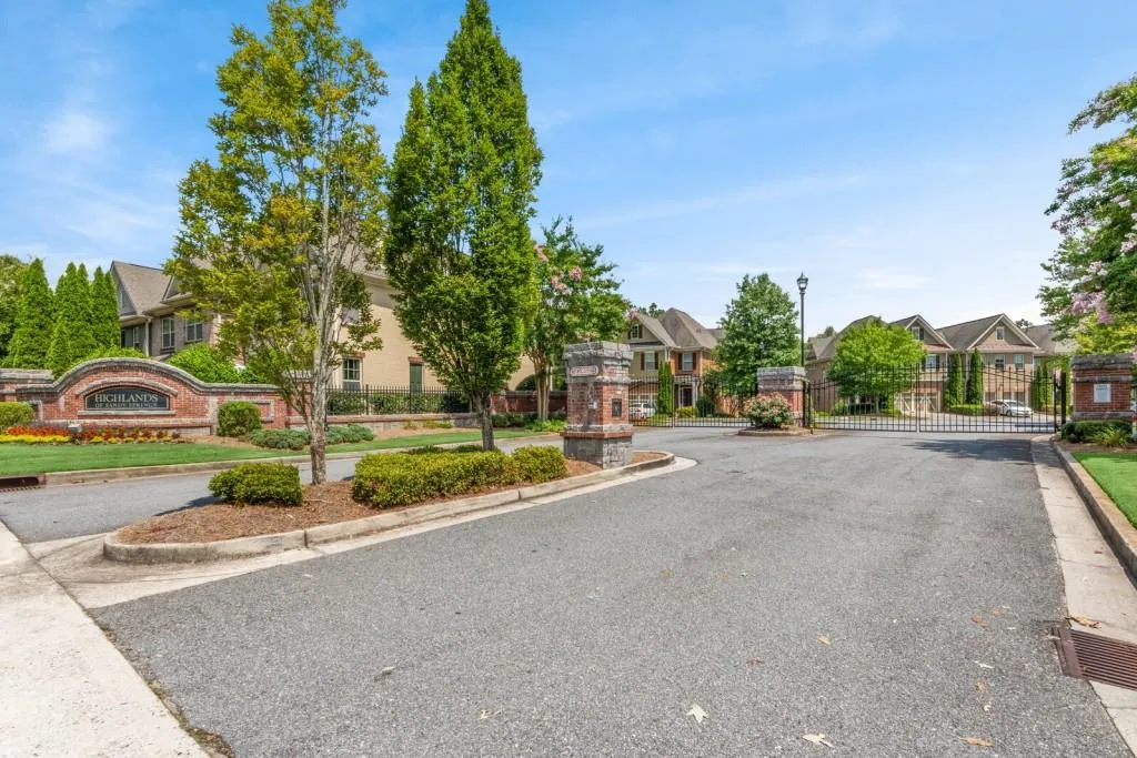 8055 Glisten Avenue, Sandy Springs, Georgia 30328, 3 Bedrooms Bedrooms, ,3 BathroomsBathrooms,Residential,Sold,8055 Glisten Avenue,7079685 8055 Glisten Avenue, Sandy Springs, Georgia 30328, 3 Bedrooms Bedrooms, ,3 BathroomsBathrooms,Residential,Sold,8055 Glisten Avenue,7079685