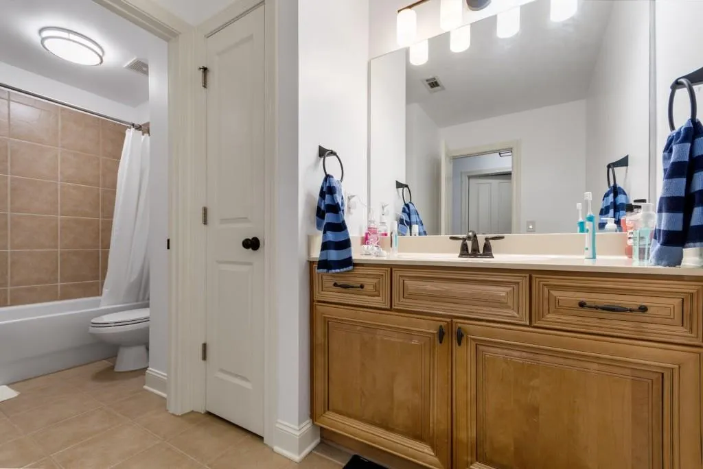 8055 Glisten Avenue, Sandy Springs, Georgia 30328, 3 Bedrooms Bedrooms, ,3 BathroomsBathrooms,Residential,Sold,8055 Glisten Avenue,7079685 8055 Glisten Avenue, Sandy Springs, Georgia 30328, 3 Bedrooms Bedrooms, ,3 BathroomsBathrooms,Residential,Sold,8055 Glisten Avenue,7079685