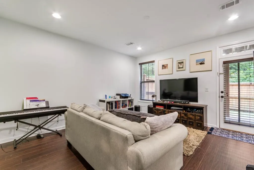 8055 Glisten Avenue, Sandy Springs, Georgia 30328, 3 Bedrooms Bedrooms, ,3 BathroomsBathrooms,Residential,Sold,8055 Glisten Avenue,7079685 8055 Glisten Avenue, Sandy Springs, Georgia 30328, 3 Bedrooms Bedrooms, ,3 BathroomsBathrooms,Residential,Sold,8055 Glisten Avenue,7079685