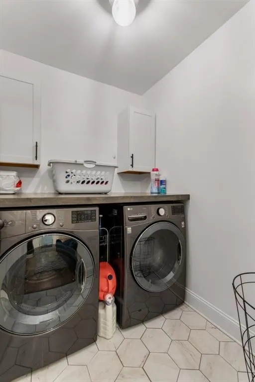 8055 Glisten Avenue, Sandy Springs, Georgia 30328, 3 Bedrooms Bedrooms, ,3 BathroomsBathrooms,Residential,Sold,8055 Glisten Avenue,7079685 8055 Glisten Avenue, Sandy Springs, Georgia 30328, 3 Bedrooms Bedrooms, ,3 BathroomsBathrooms,Residential,Sold,8055 Glisten Avenue,7079685