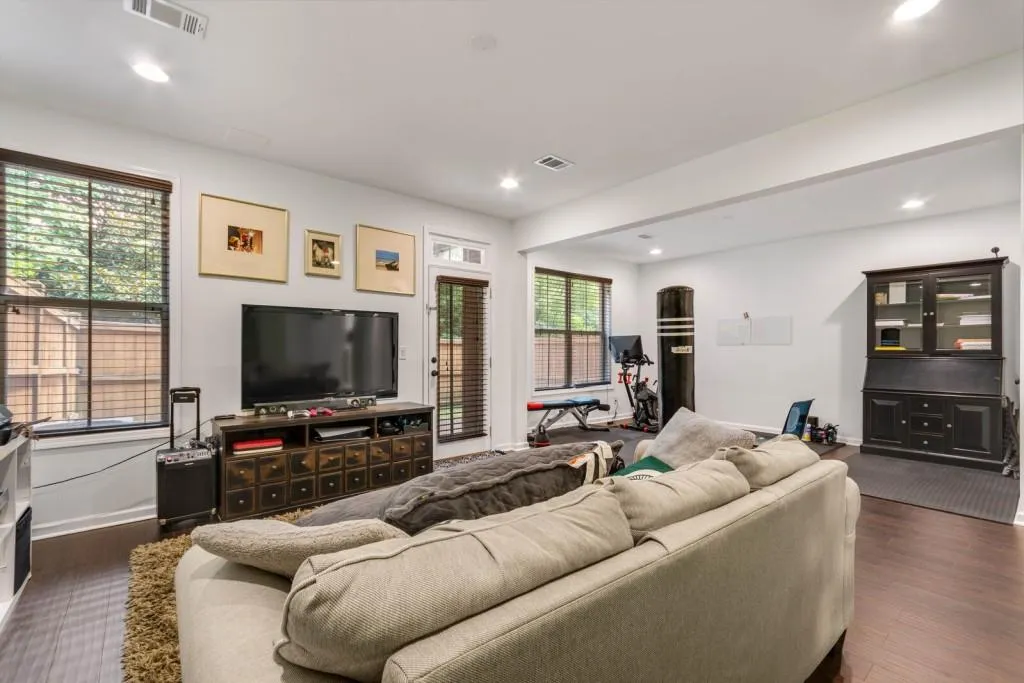 8055 Glisten Avenue, Sandy Springs, Georgia 30328, 3 Bedrooms Bedrooms, ,3 BathroomsBathrooms,Residential,Sold,8055 Glisten Avenue,7079685 8055 Glisten Avenue, Sandy Springs, Georgia 30328, 3 Bedrooms Bedrooms, ,3 BathroomsBathrooms,Residential,Sold,8055 Glisten Avenue,7079685