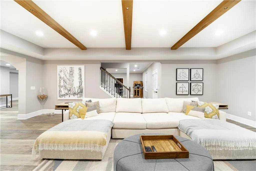 7740 Stratford Lane, Sandy Springs, Georgia 30350, 5 Bedrooms Bedrooms, ,4 BathroomsBathrooms,Residential,Sold,7740 Stratford Lane,6850626