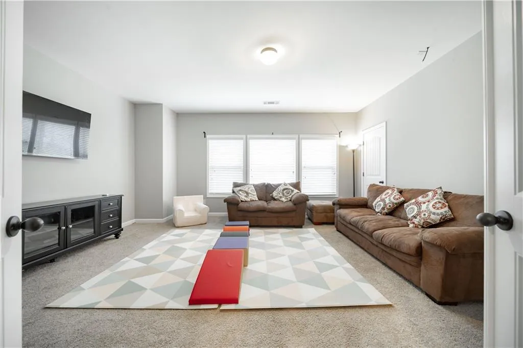 7740 Stratford Lane, Sandy Springs, Georgia 30350, 5 Bedrooms Bedrooms, ,4 BathroomsBathrooms,Residential,Sold,7740 Stratford Lane,6850626