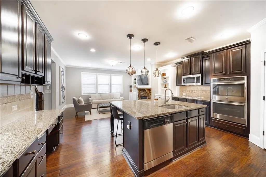 7740 Stratford Lane, Sandy Springs, Georgia 30350, 5 Bedrooms Bedrooms, ,4 BathroomsBathrooms,Residential,Sold,7740 Stratford Lane,6850626