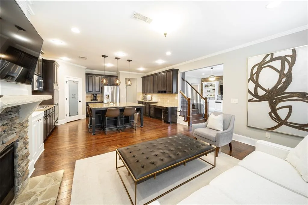 7740 Stratford Lane, Sandy Springs, Georgia 30350, 5 Bedrooms Bedrooms, ,4 BathroomsBathrooms,Residential,Sold,7740 Stratford Lane,6850626