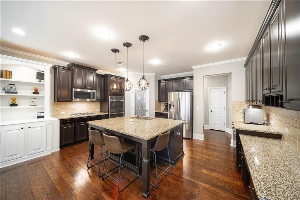 7740 Stratford Lane, Sandy Springs, Georgia 30350, 5 Bedrooms Bedrooms, ,4 BathroomsBathrooms,Residential,Sold,7740 Stratford Lane,6850626