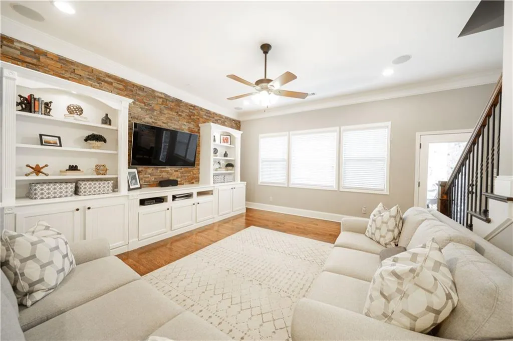 7740 Stratford Lane, Sandy Springs, Georgia 30350, 5 Bedrooms Bedrooms, ,4 BathroomsBathrooms,Residential,Sold,7740 Stratford Lane,6850626