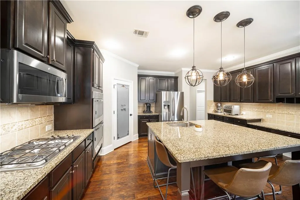 7740 Stratford Lane, Sandy Springs, Georgia 30350, 5 Bedrooms Bedrooms, ,4 BathroomsBathrooms,Residential,Sold,7740 Stratford Lane,6850626