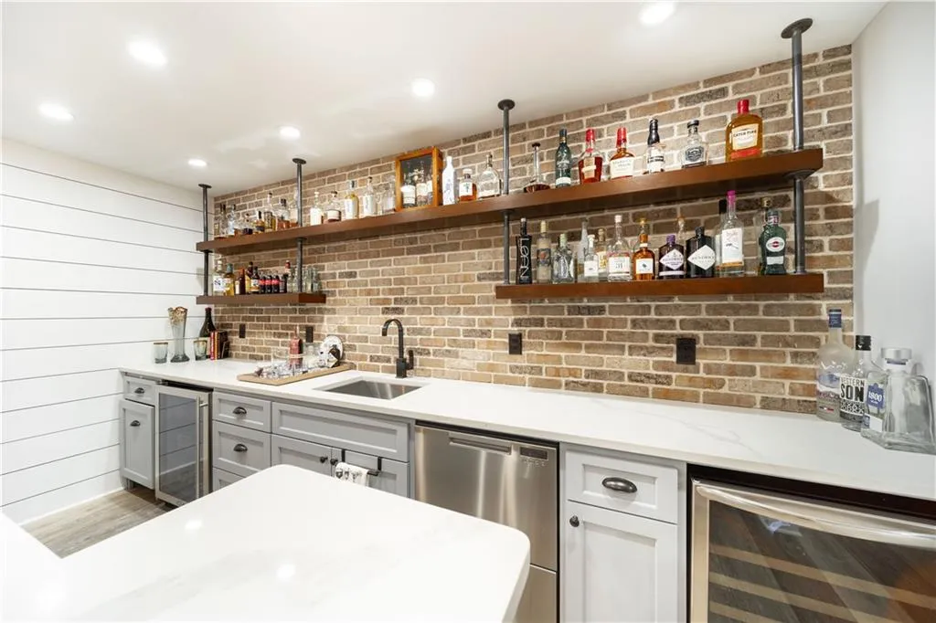 7740 Stratford Lane, Sandy Springs, Georgia 30350, 5 Bedrooms Bedrooms, ,4 BathroomsBathrooms,Residential,Sold,7740 Stratford Lane,6850626