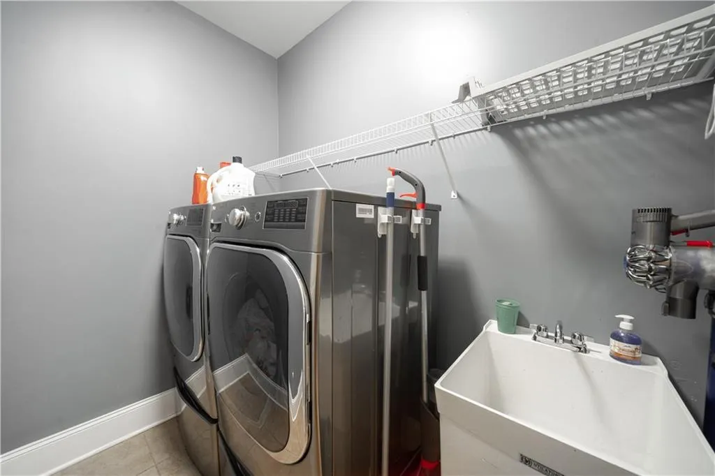 7740 Stratford Lane, Sandy Springs, Georgia 30350, 5 Bedrooms Bedrooms, ,4 BathroomsBathrooms,Residential,Sold,7740 Stratford Lane,6850626