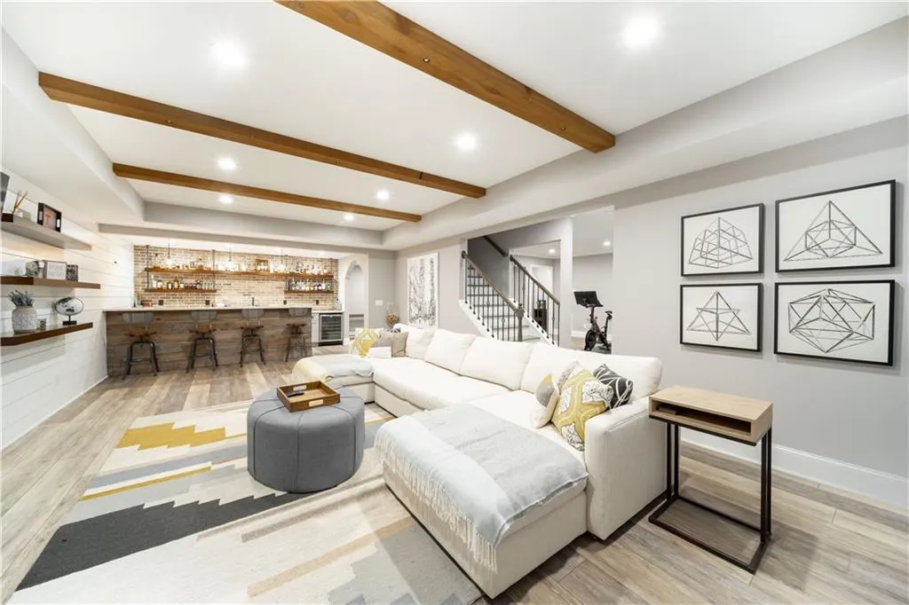 7740 Stratford Lane, Sandy Springs, Georgia 30350, 5 Bedrooms Bedrooms, ,4 BathroomsBathrooms,Residential,Sold,7740 Stratford Lane,6850626