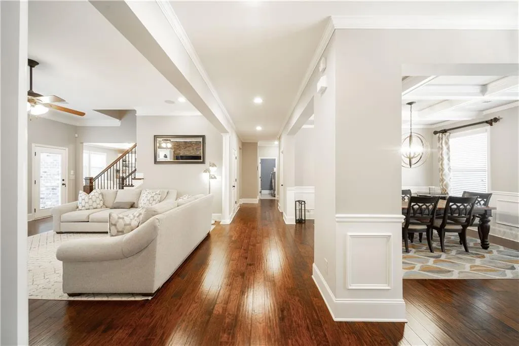 7740 Stratford Lane, Sandy Springs, Georgia 30350, 5 Bedrooms Bedrooms, ,4 BathroomsBathrooms,Residential,Sold,7740 Stratford Lane,6850626