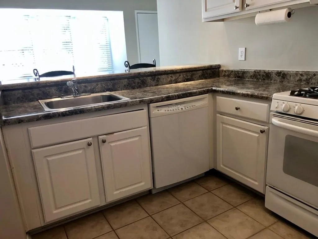 6802 Glenridge Drive Unit D, Sandy Springs, Georgia 30328, 1 Bedroom Bedrooms, ,1 BathroomBathrooms,Residential,Sold,6802 Glenridge Drive Unit D,6719924