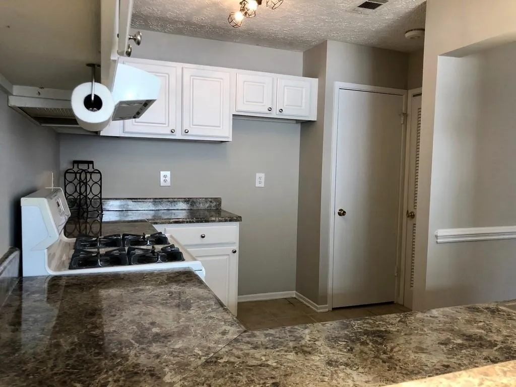 6802 Glenridge Drive Unit D, Sandy Springs, Georgia 30328, 1 Bedroom Bedrooms, ,1 BathroomBathrooms,Residential,Sold,6802 Glenridge Drive Unit D,6719924