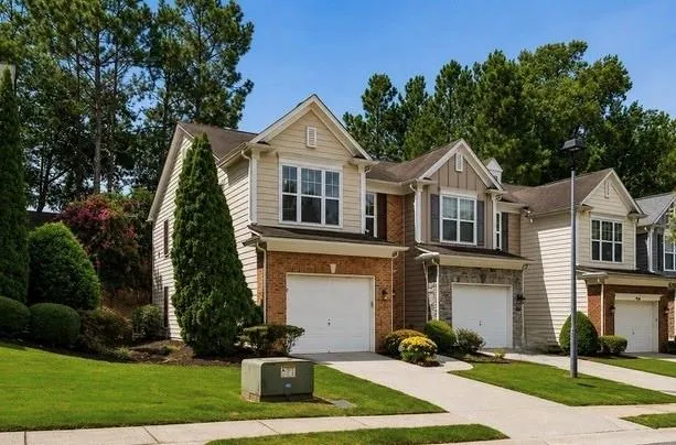 Beautiful End-Unit in great Woodstock community