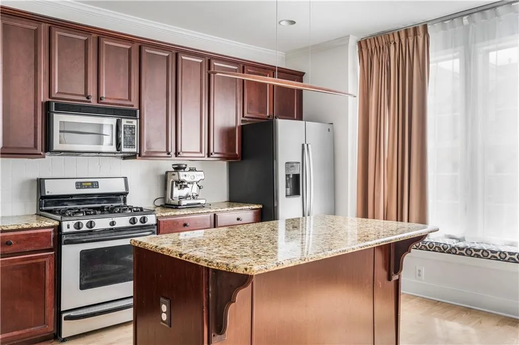 3743 Chattahoochee Summit Drive Se Unit 2, Atlanta, Georgia 30339, 3 Bedrooms Bedrooms, ,3 BathroomsBathrooms,Residential,For Sale,3743 Chattahoochee Summit Drive Se Unit 2,7663971