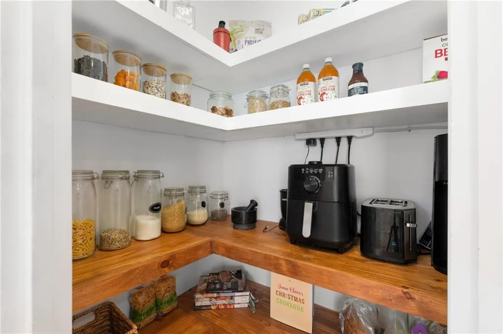 3743 Chattahoochee Summit Drive Se Unit 2, Atlanta, Georgia 30339, 3 Bedrooms Bedrooms, ,3 BathroomsBathrooms,Residential,For Sale,3743 Chattahoochee Summit Drive Se Unit 2,7663971