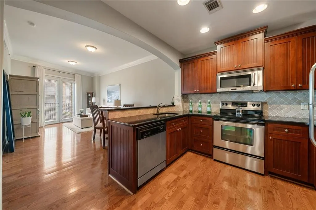 2277 Peachtree Road Ne Unit 611, Atlanta, Georgia 30309, 1 Bedroom Bedrooms, ,1 BathroomBathrooms,Residential,Sold,2277 Peachtree Road Ne Unit 611,7580159