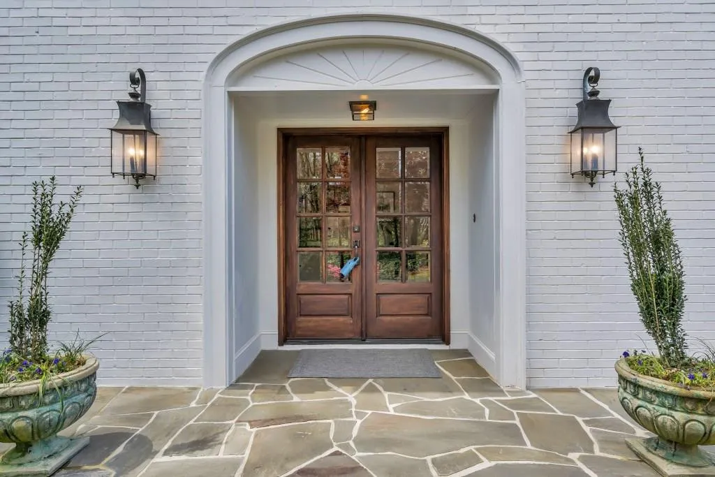 125 Old Campus Court, Sandy Springs, Georgia 30328, 5 Bedrooms Bedrooms, ,3 BathroomsBathrooms,Residential,Sold,125 Old Campus Court,6703611