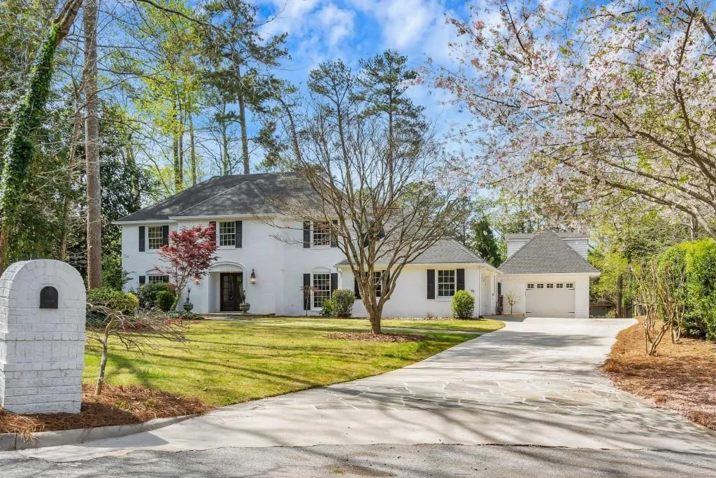 125 Old Campus Court, Sandy Springs, Georgia 30328, 5 Bedrooms Bedrooms, ,3 BathroomsBathrooms,Residential,Sold,125 Old Campus Court,6703611