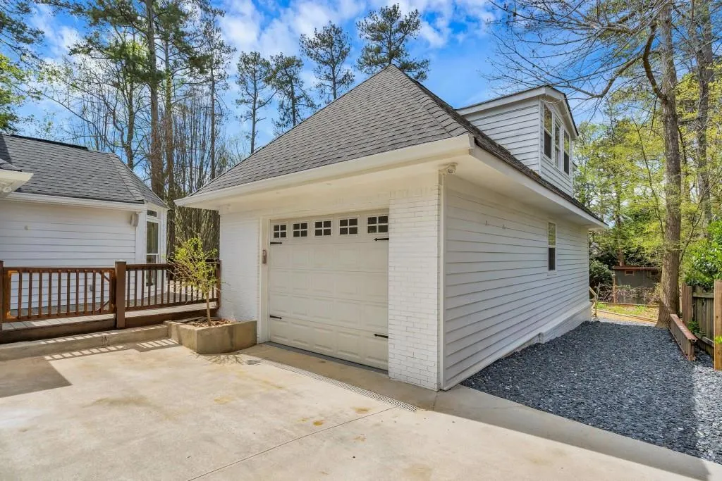 125 Old Campus Court, Sandy Springs, Georgia 30328, 5 Bedrooms Bedrooms, ,3 BathroomsBathrooms,Residential,Sold,125 Old Campus Court,6703611