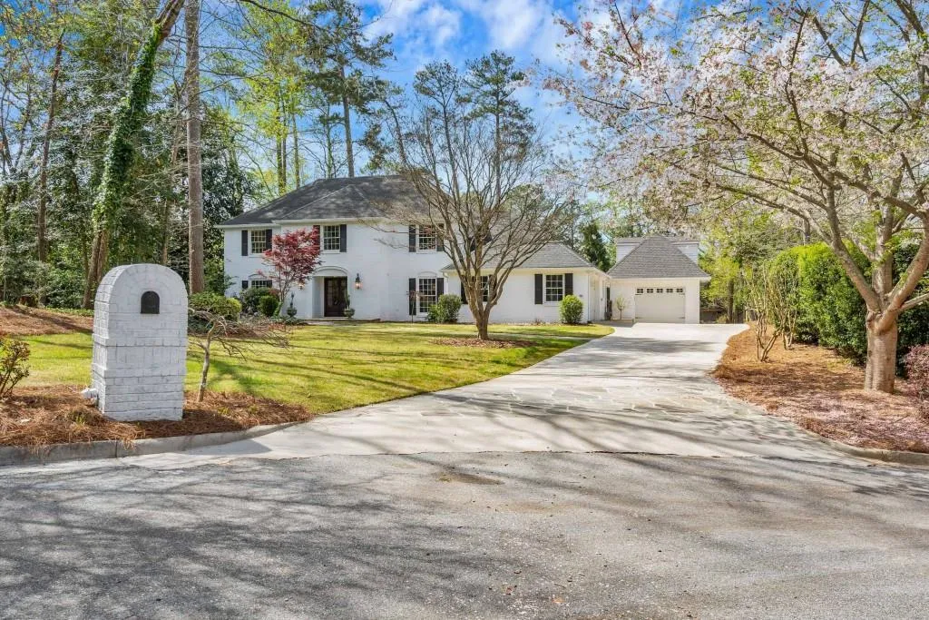 125 Old Campus Court, Sandy Springs, Georgia 30328, 5 Bedrooms Bedrooms, ,3 BathroomsBathrooms,Residential,Sold,125 Old Campus Court,6703611