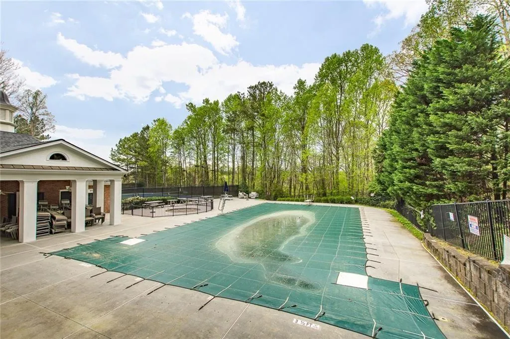 125 Old Campus Court, Sandy Springs, Georgia 30328, 5 Bedrooms Bedrooms, ,3 BathroomsBathrooms,Residential,Sold,125 Old Campus Court,6703611