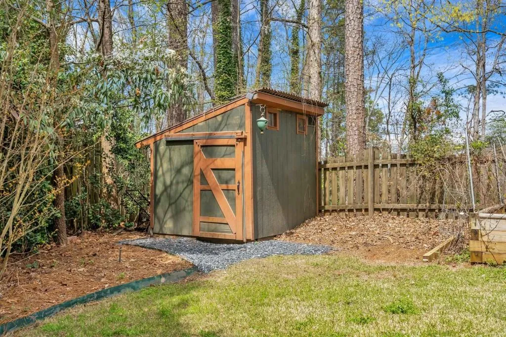 125 Old Campus Court, Sandy Springs, Georgia 30328, 5 Bedrooms Bedrooms, ,3 BathroomsBathrooms,Residential,Sold,125 Old Campus Court,6703611