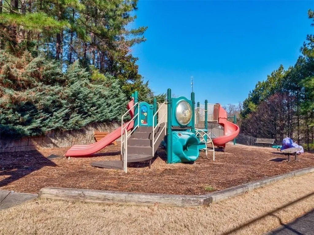 125 Old Campus Court, Sandy Springs, Georgia 30328, 5 Bedrooms Bedrooms, ,3 BathroomsBathrooms,Residential,Sold,125 Old Campus Court,6703611