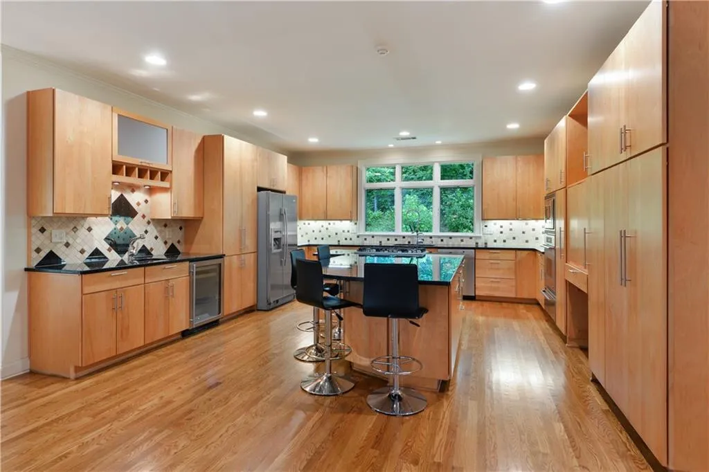1155 Kingston Drive Ne, Atlanta, Georgia 30342, 5 Bedrooms Bedrooms, ,4 BathroomsBathrooms,Residential,Sold,1155 Kingston Drive Ne,6056736