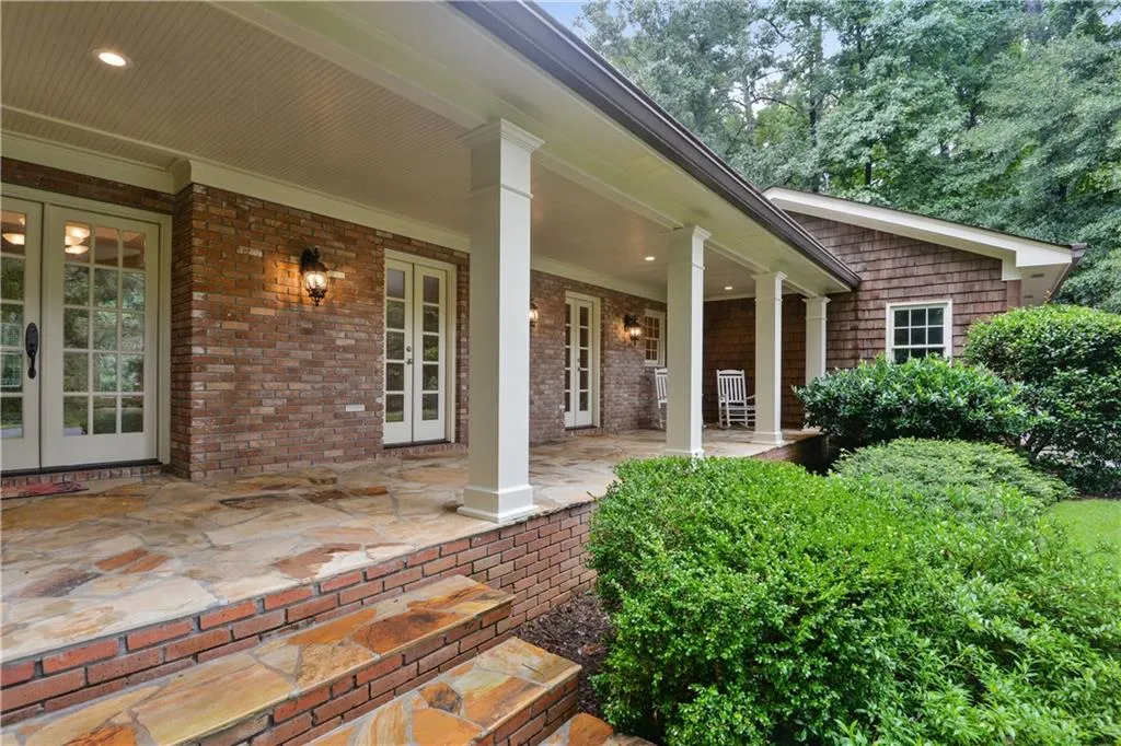 1155 Kingston Drive Ne, Atlanta, Georgia 30342, 5 Bedrooms Bedrooms, ,4 BathroomsBathrooms,Residential,Sold,1155 Kingston Drive Ne,6056736