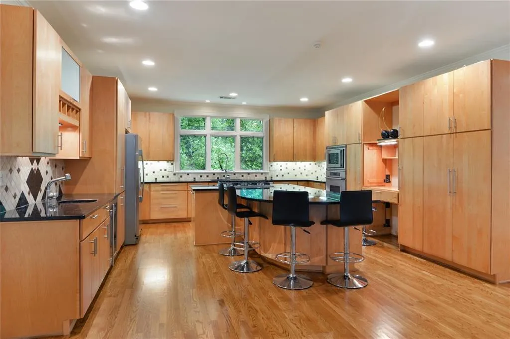 1155 Kingston Drive Ne, Atlanta, Georgia 30342, 5 Bedrooms Bedrooms, ,4 BathroomsBathrooms,Residential,Sold,1155 Kingston Drive Ne,6056736