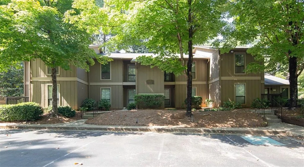 8740 Roswell Road Unit 1d, Atlanta, Georgia 30350, 2 Bedrooms Bedrooms, ,2 BathroomsBathrooms,Residential,Sold,8740 Roswell Road Unit 1d,6636669