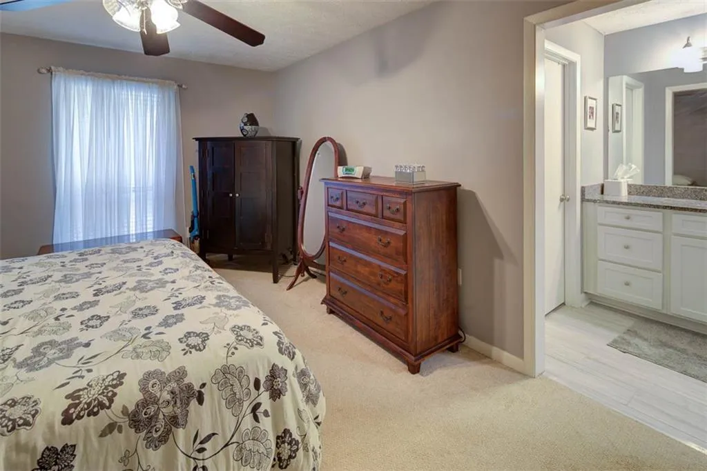 8740 Roswell Road Unit 1d, Atlanta, Georgia 30350, 2 Bedrooms Bedrooms, ,2 BathroomsBathrooms,Residential,Sold,8740 Roswell Road Unit 1d,6636669