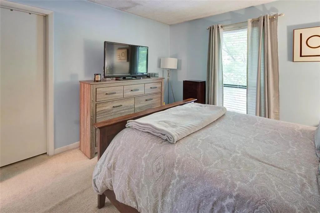 8740 Roswell Road Unit 1d, Atlanta, Georgia 30350, 2 Bedrooms Bedrooms, ,2 BathroomsBathrooms,Residential,Sold,8740 Roswell Road Unit 1d,6636669