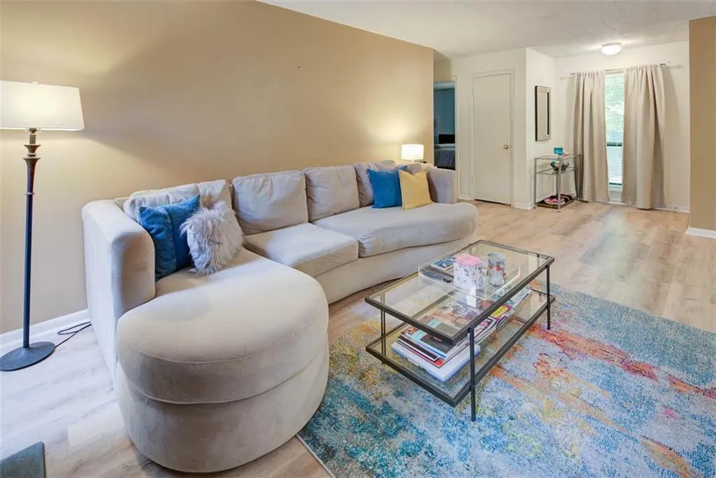 8740 Roswell Road Unit 1d, Atlanta, Georgia 30350, 2 Bedrooms Bedrooms, ,2 BathroomsBathrooms,Residential,Sold,8740 Roswell Road Unit 1d,6636669