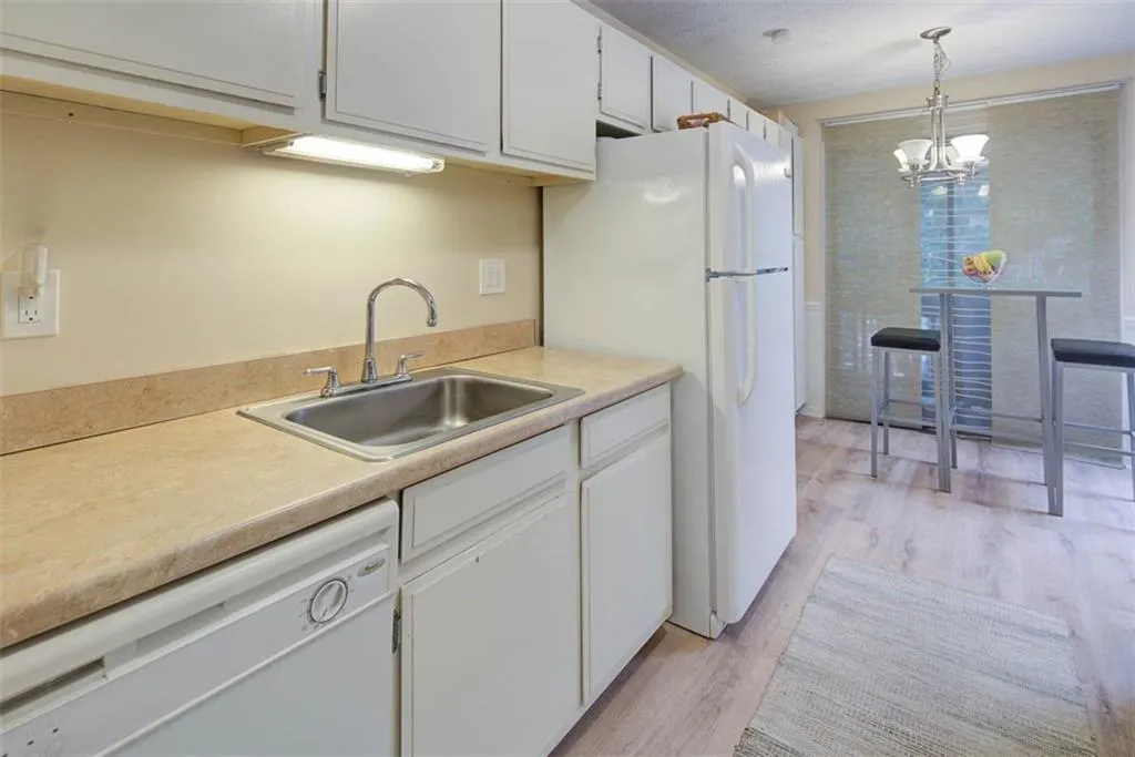 8740 Roswell Road Unit 1d, Atlanta, Georgia 30350, 2 Bedrooms Bedrooms, ,2 BathroomsBathrooms,Residential,Sold,8740 Roswell Road Unit 1d,6636669