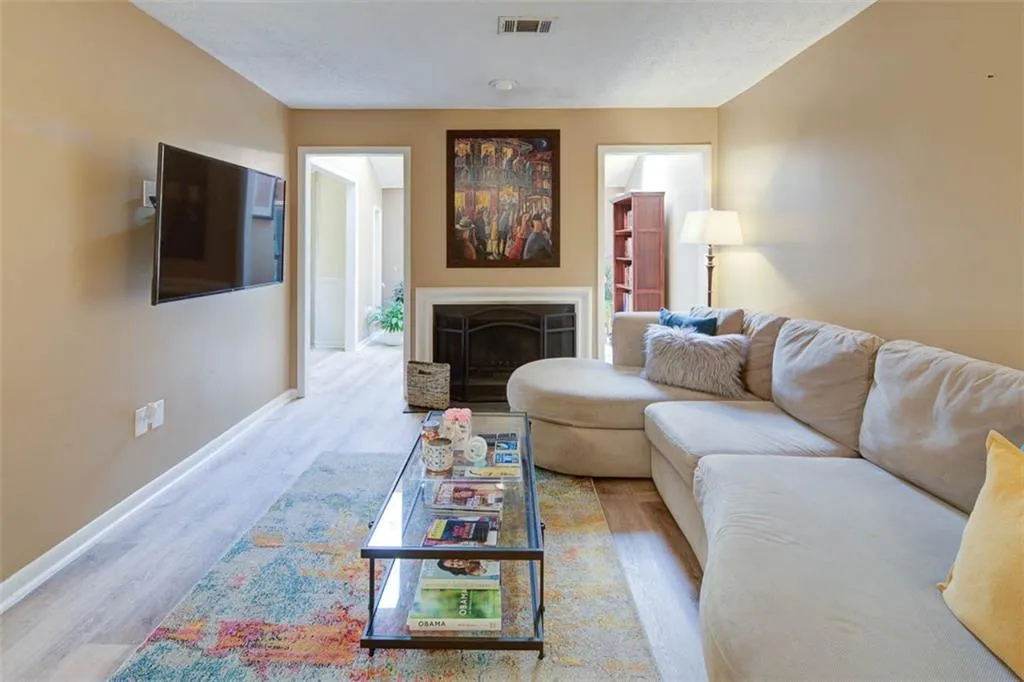 8740 Roswell Road Unit 1d, Atlanta, Georgia 30350, 2 Bedrooms Bedrooms, ,2 BathroomsBathrooms,Residential,Sold,8740 Roswell Road Unit 1d,6636669