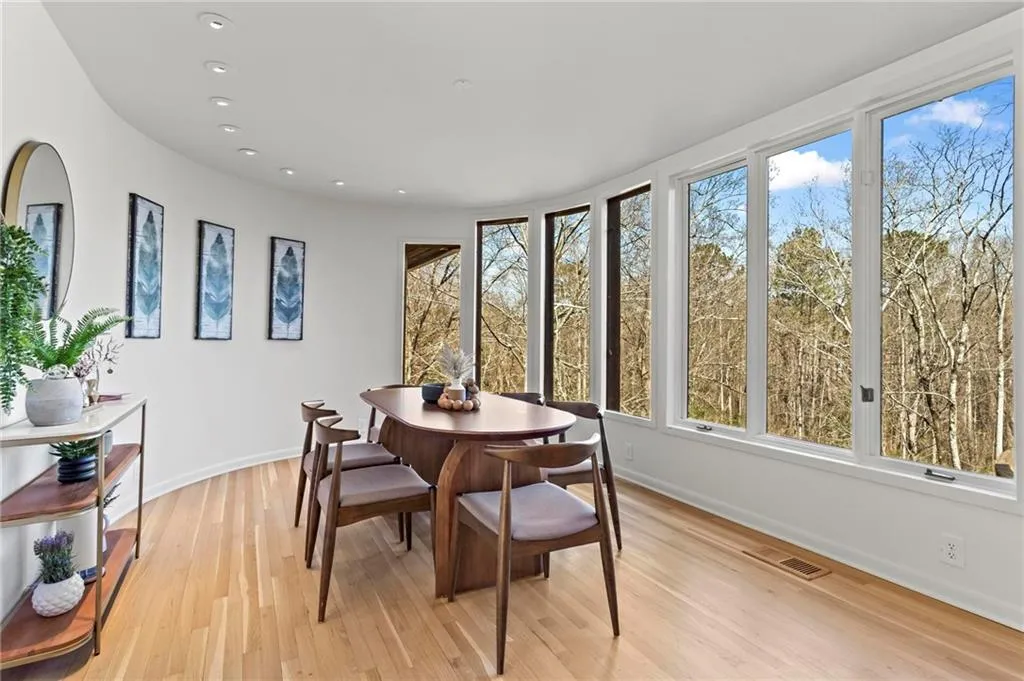 120 Laurel Drive Ne, Atlanta, Georgia 30342, 5 Bedrooms Bedrooms, ,5 BathroomsBathrooms,Residential,For Sale,120 Laurel Drive Ne,7663075