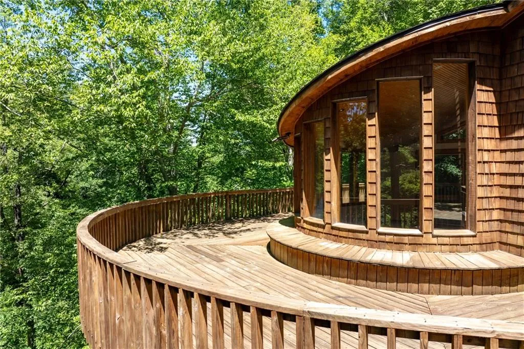 120 Laurel Drive Ne, Atlanta, Georgia 30342, 5 Bedrooms Bedrooms, ,5 BathroomsBathrooms,Residential,For Sale,120 Laurel Drive Ne,7663075