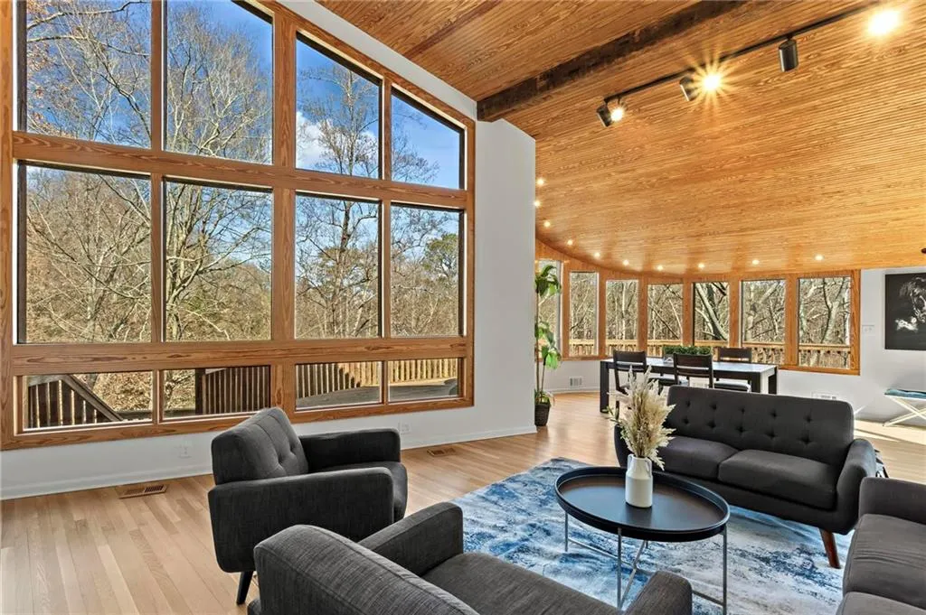 120 Laurel Drive Ne, Atlanta, Georgia 30342, 5 Bedrooms Bedrooms, ,5 BathroomsBathrooms,Residential,For Sale,120 Laurel Drive Ne,7663075
