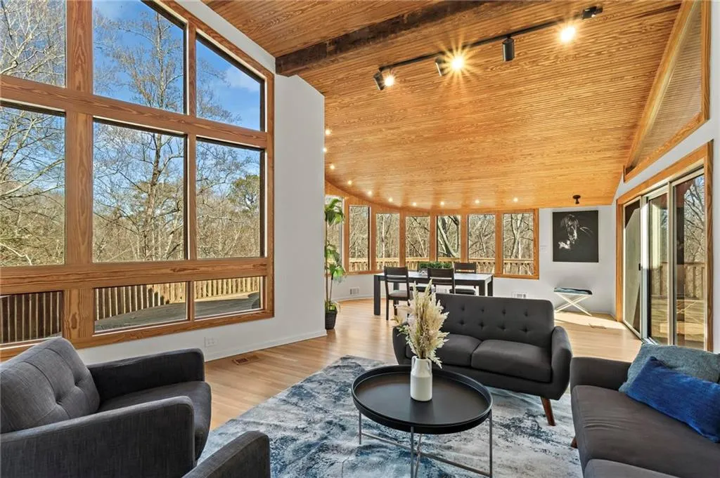120 Laurel Drive Ne, Atlanta, Georgia 30342, 5 Bedrooms Bedrooms, ,5 BathroomsBathrooms,Residential,For Sale,120 Laurel Drive Ne,7663075
