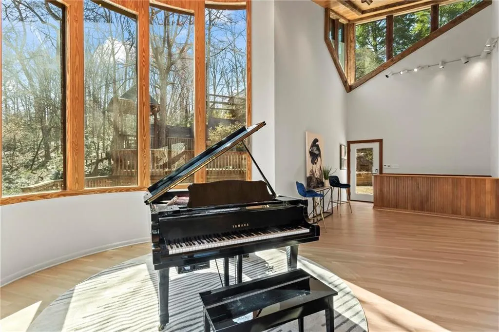 120 Laurel Drive Ne, Atlanta, Georgia 30342, 5 Bedrooms Bedrooms, ,5 BathroomsBathrooms,Residential,For Sale,120 Laurel Drive Ne,7663075