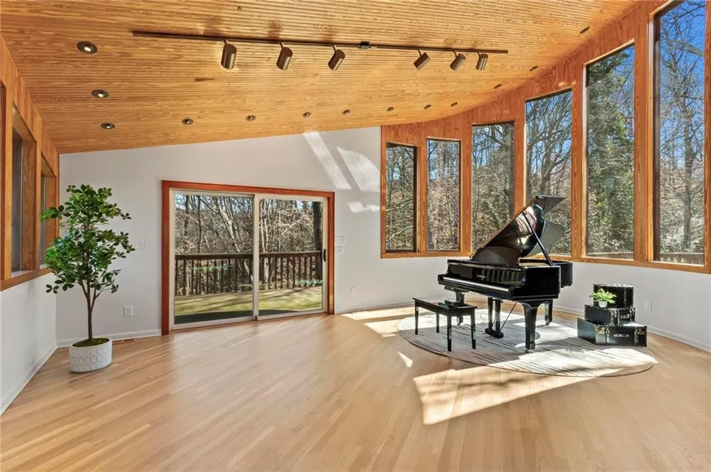 120 Laurel Drive Ne, Atlanta, Georgia 30342, 5 Bedrooms Bedrooms, ,5 BathroomsBathrooms,Residential,For Sale,120 Laurel Drive Ne,7663075