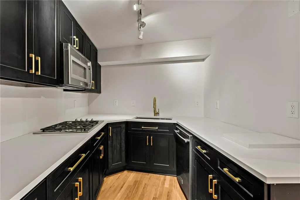 120 Laurel Drive Ne, Atlanta, Georgia 30342, 5 Bedrooms Bedrooms, ,5 BathroomsBathrooms,Residential,For Sale,120 Laurel Drive Ne,7663075
